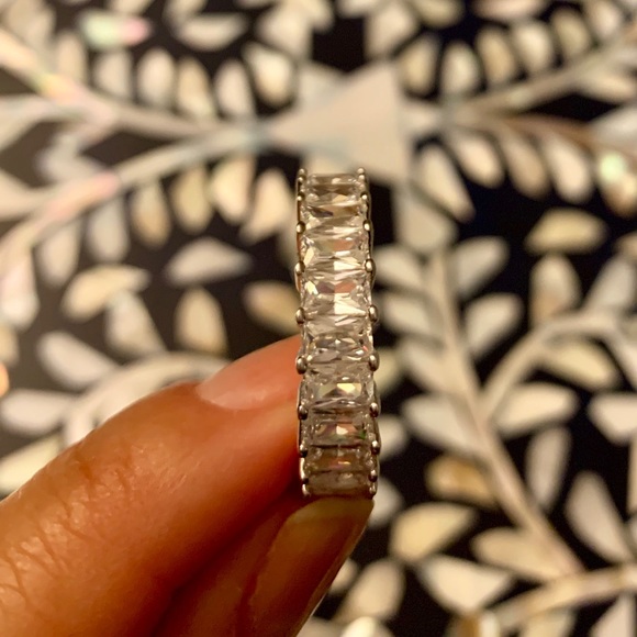 NWOT Sterling Silver Emerald large CZ EternityBand - Picture 5 of 8